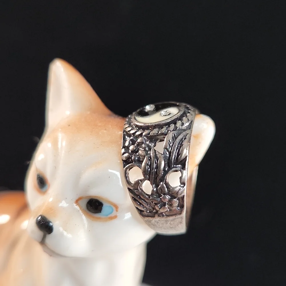 Yin Yang rhinestones ring Size 7.5 Vintage 90s